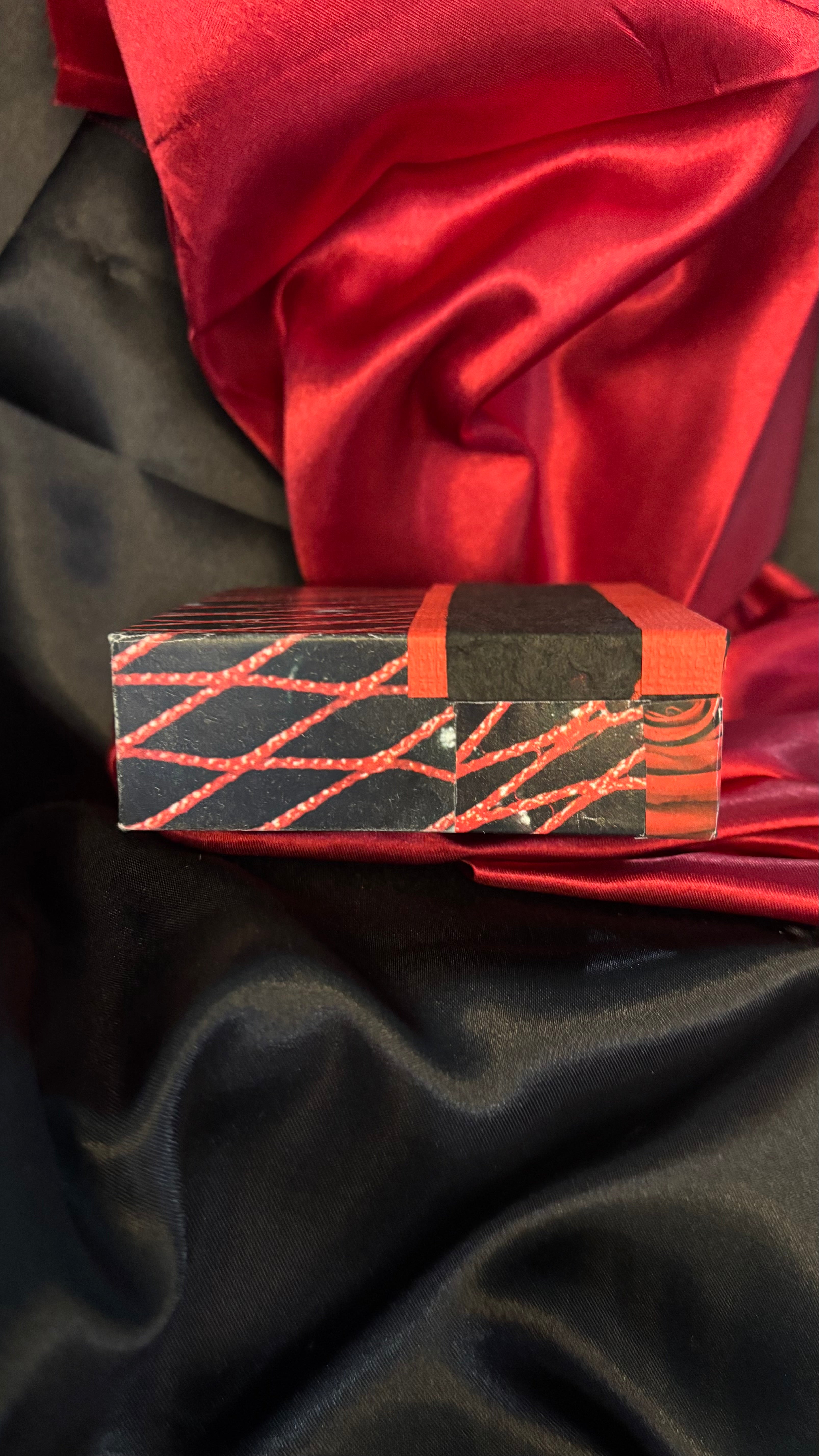 KEEPSAKE BOX