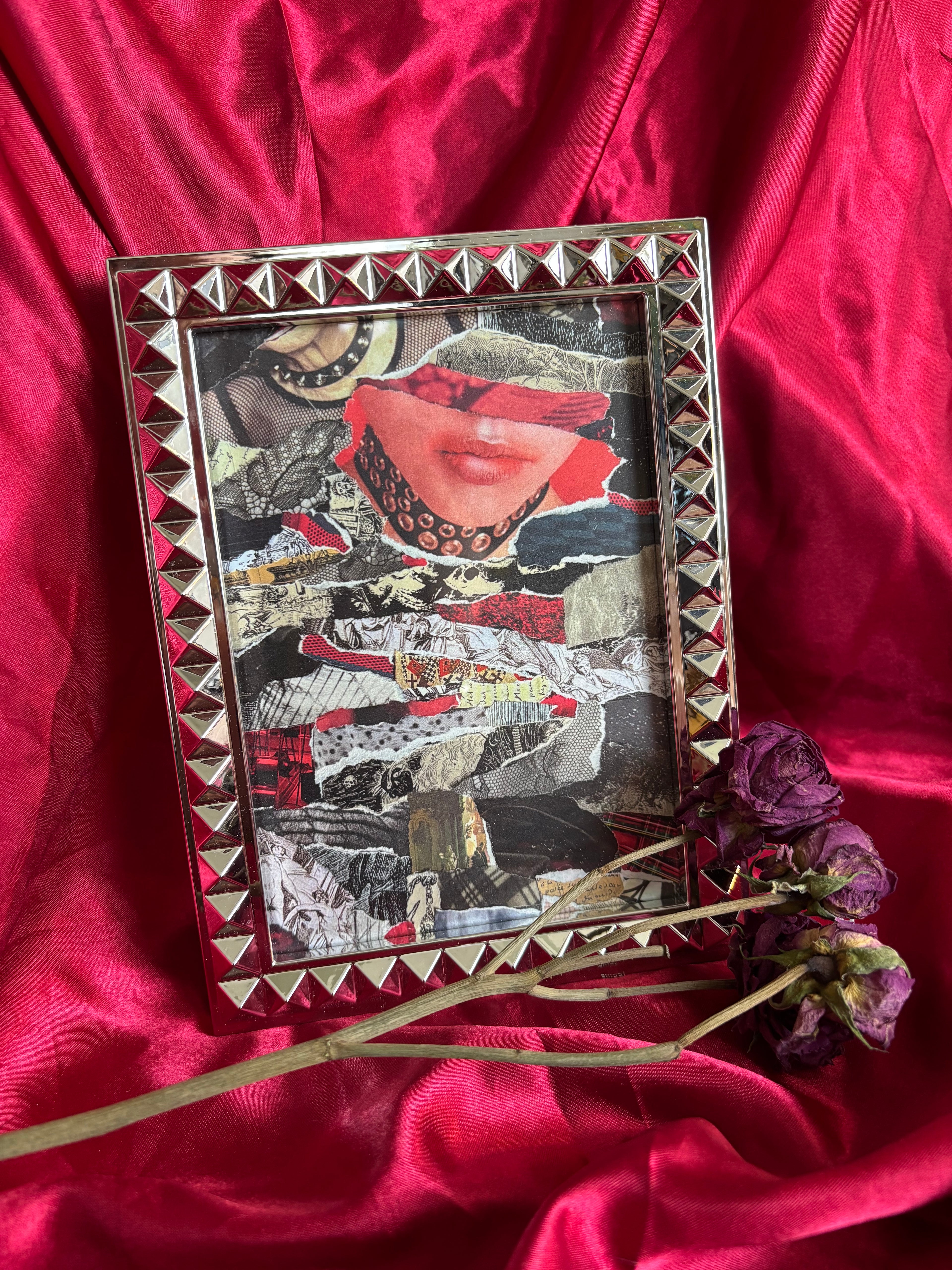 CHOKER GOTHS FRAMED