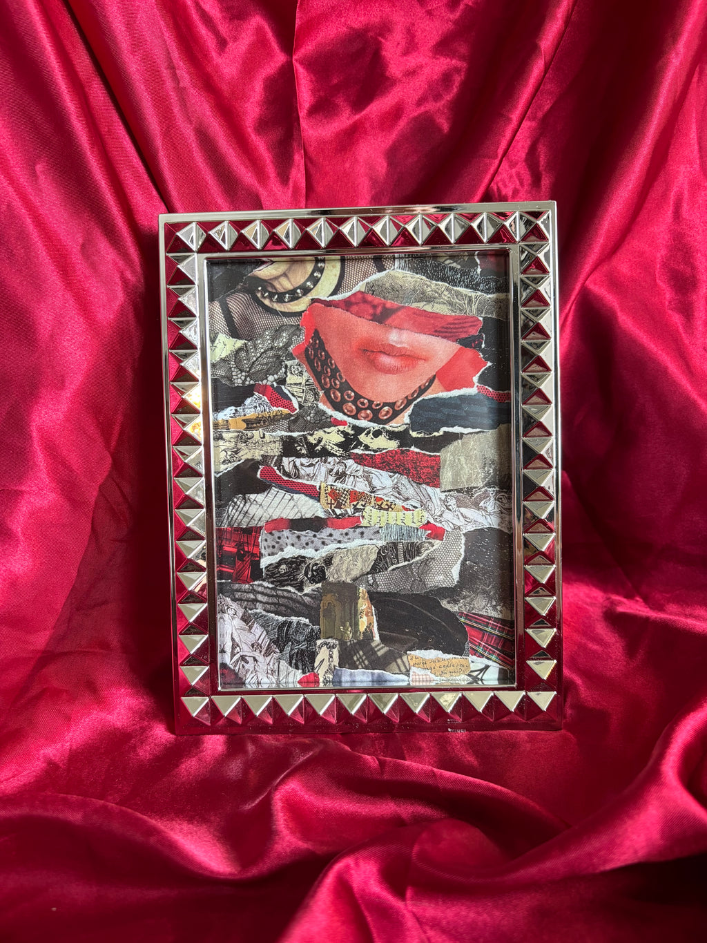 CHOKER GOTHS FRAMED