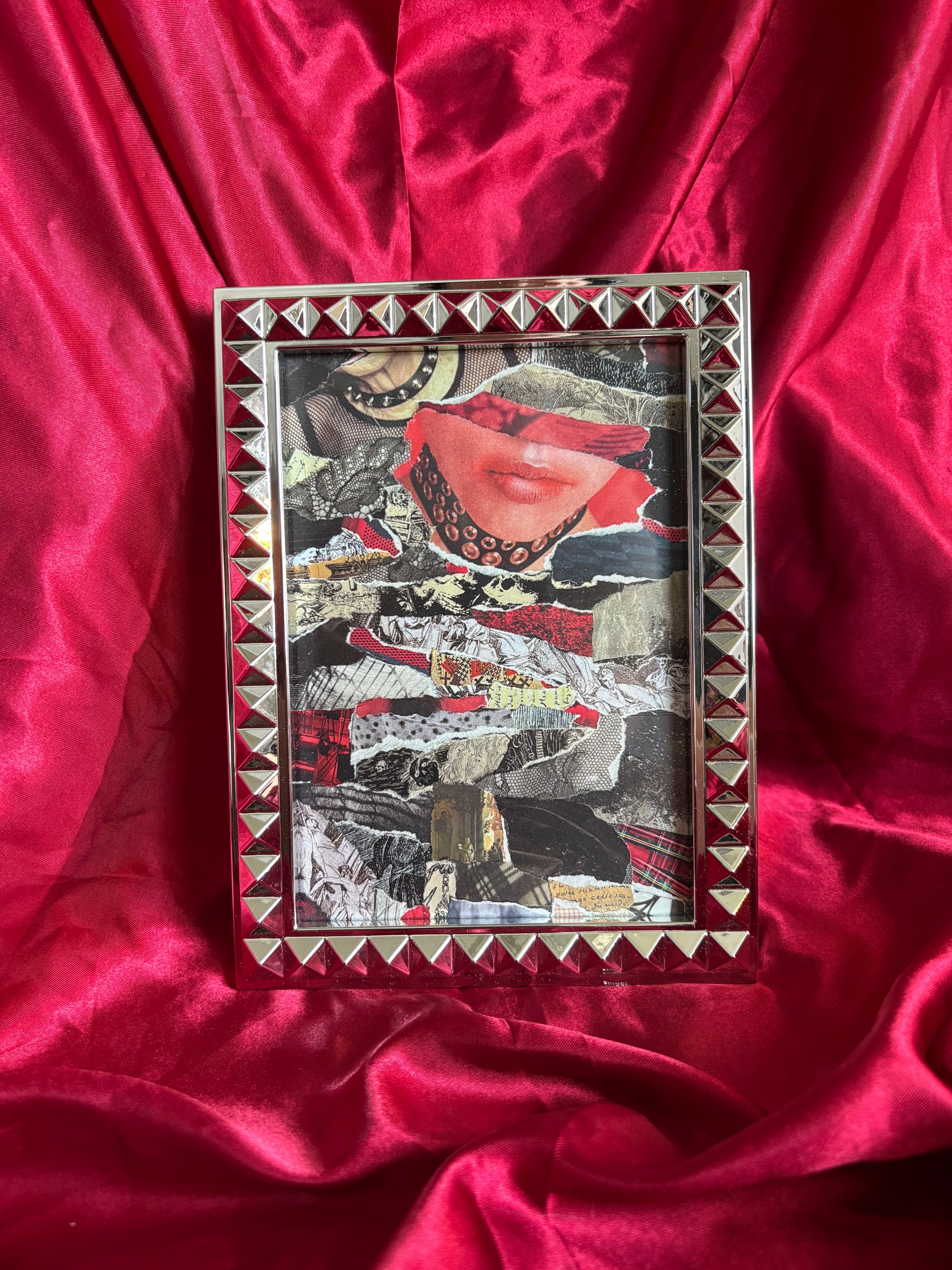 CHOKER GOTHS FRAMED